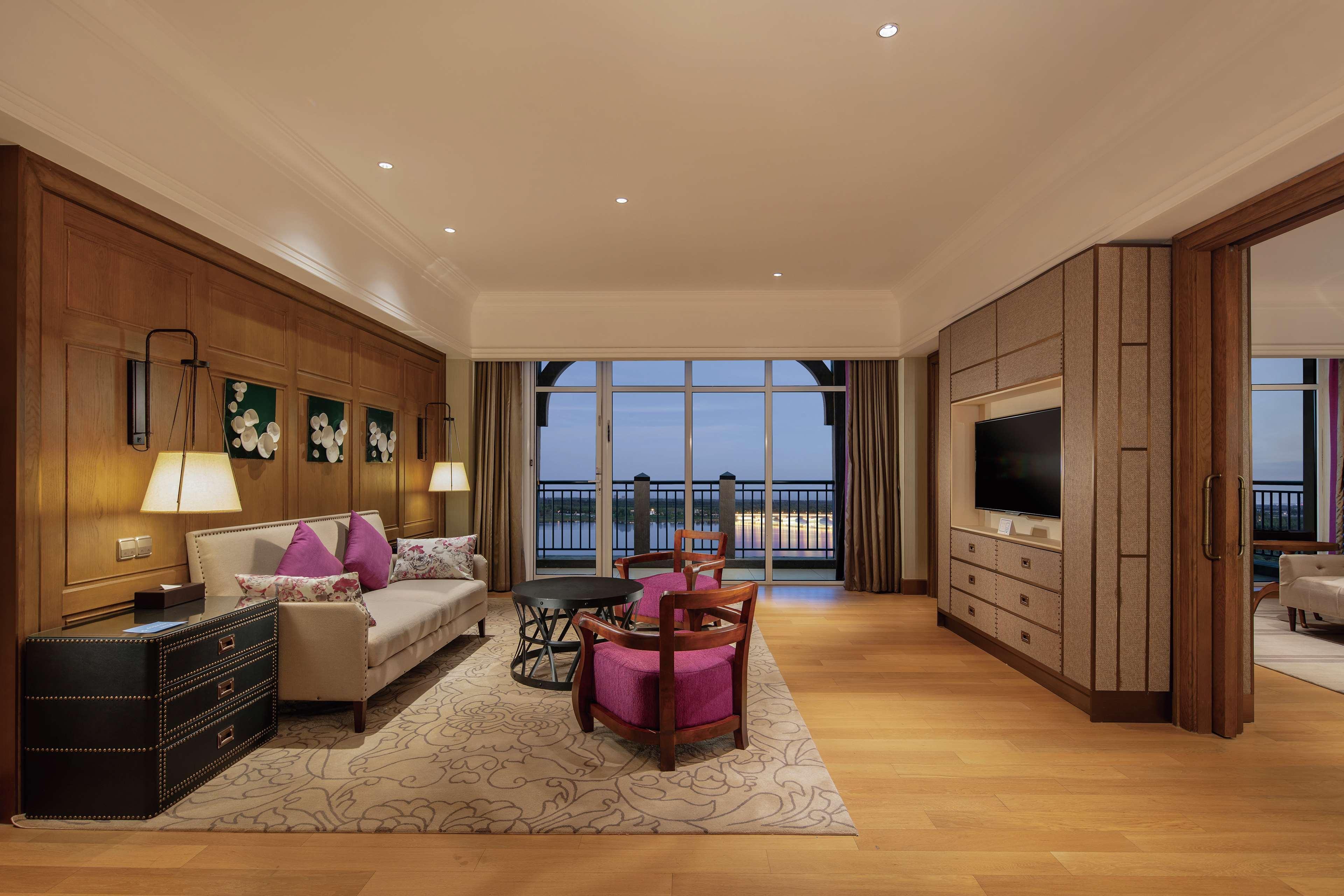 Hilton Wenan Hotel Langfang Bagian luar foto
