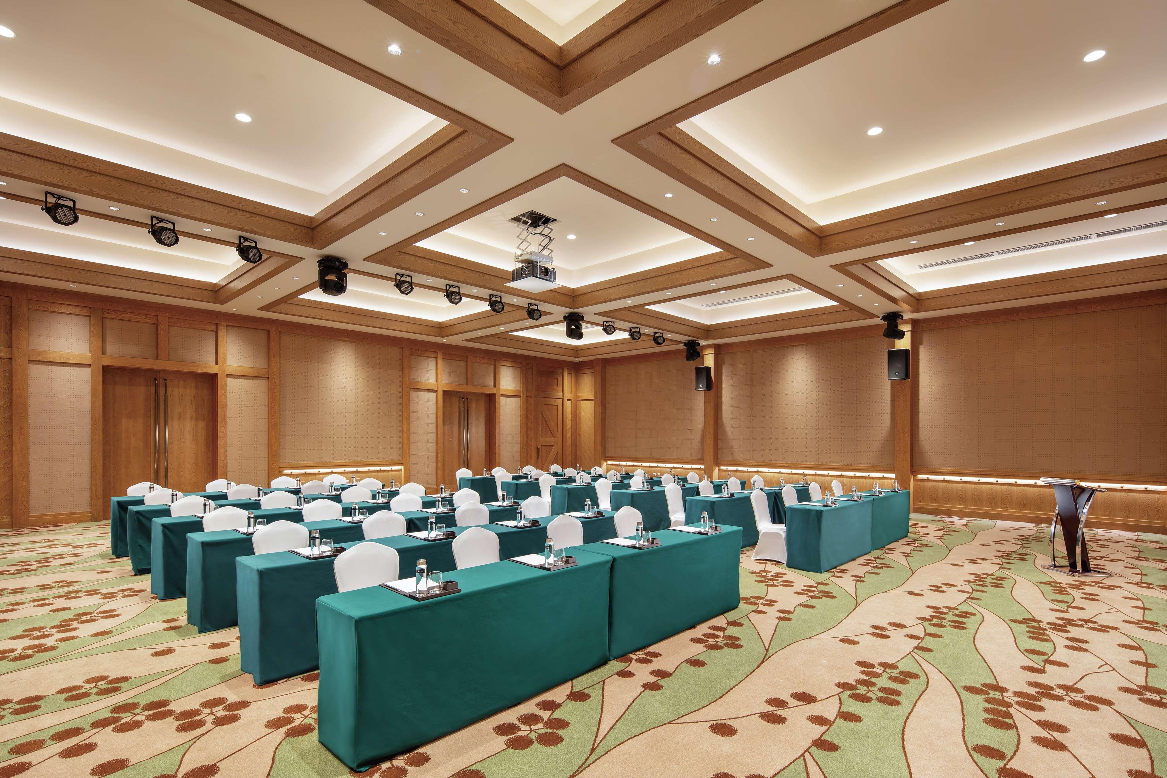 Hilton Wenan Hotel Langfang Bagian luar foto