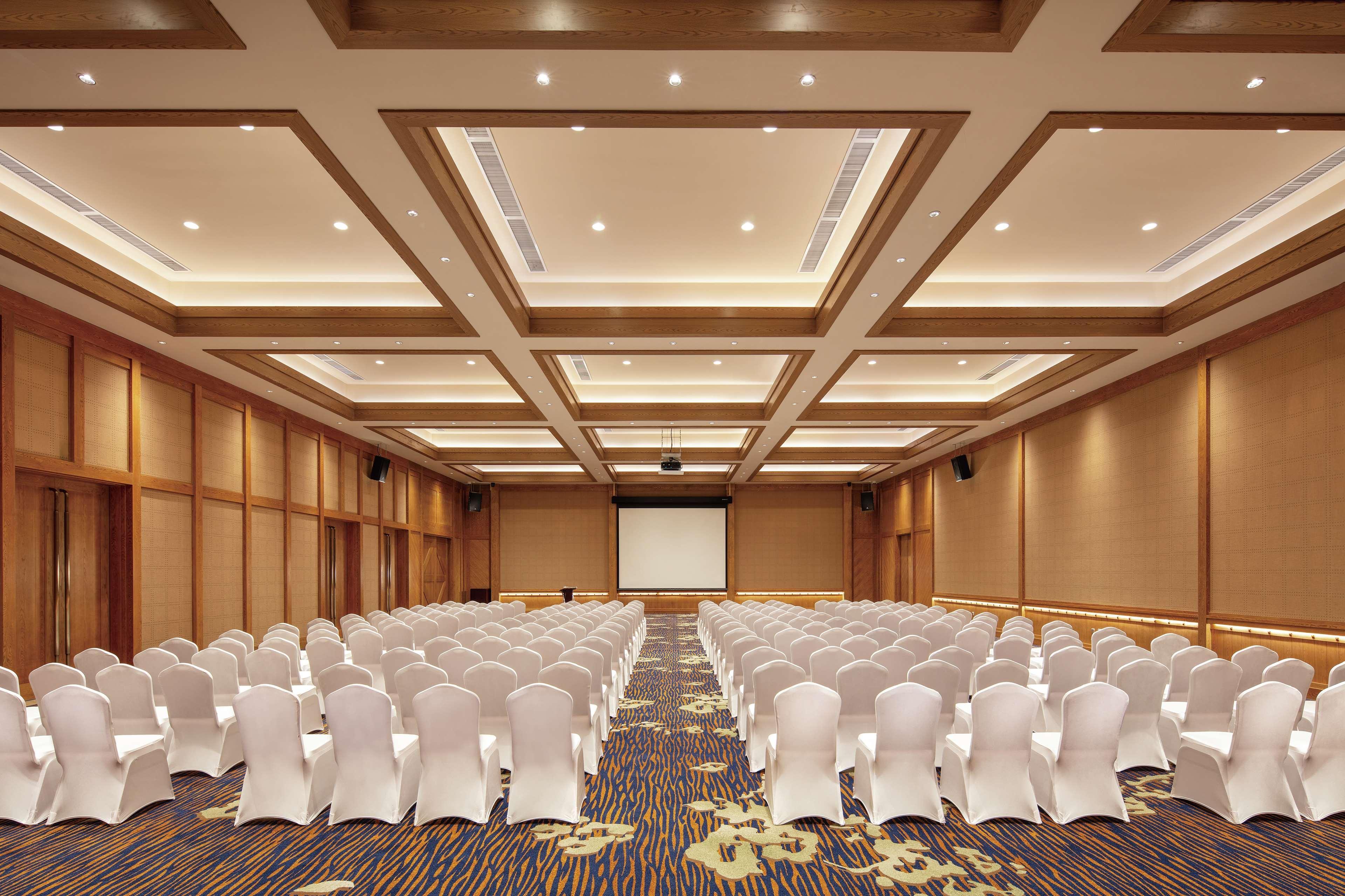 Hilton Wenan Hotel Langfang Bagian luar foto