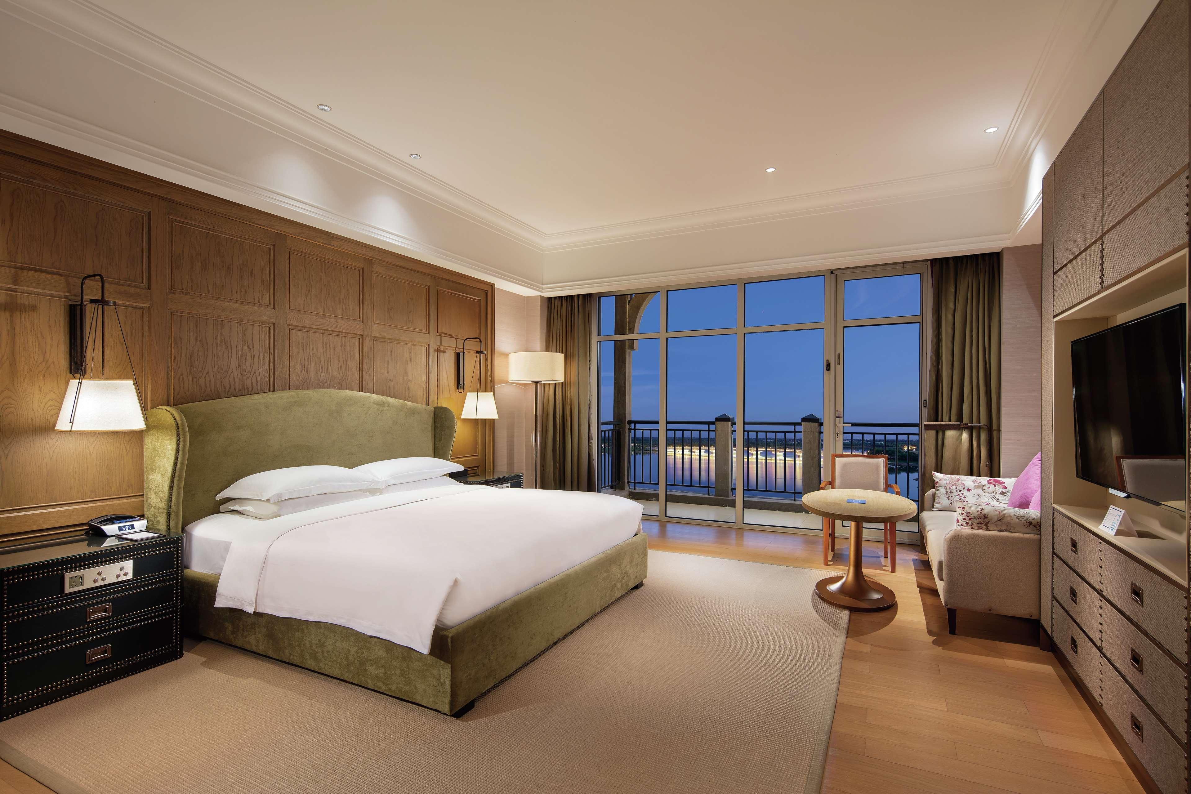 Hilton Wenan Hotel Langfang Bagian luar foto