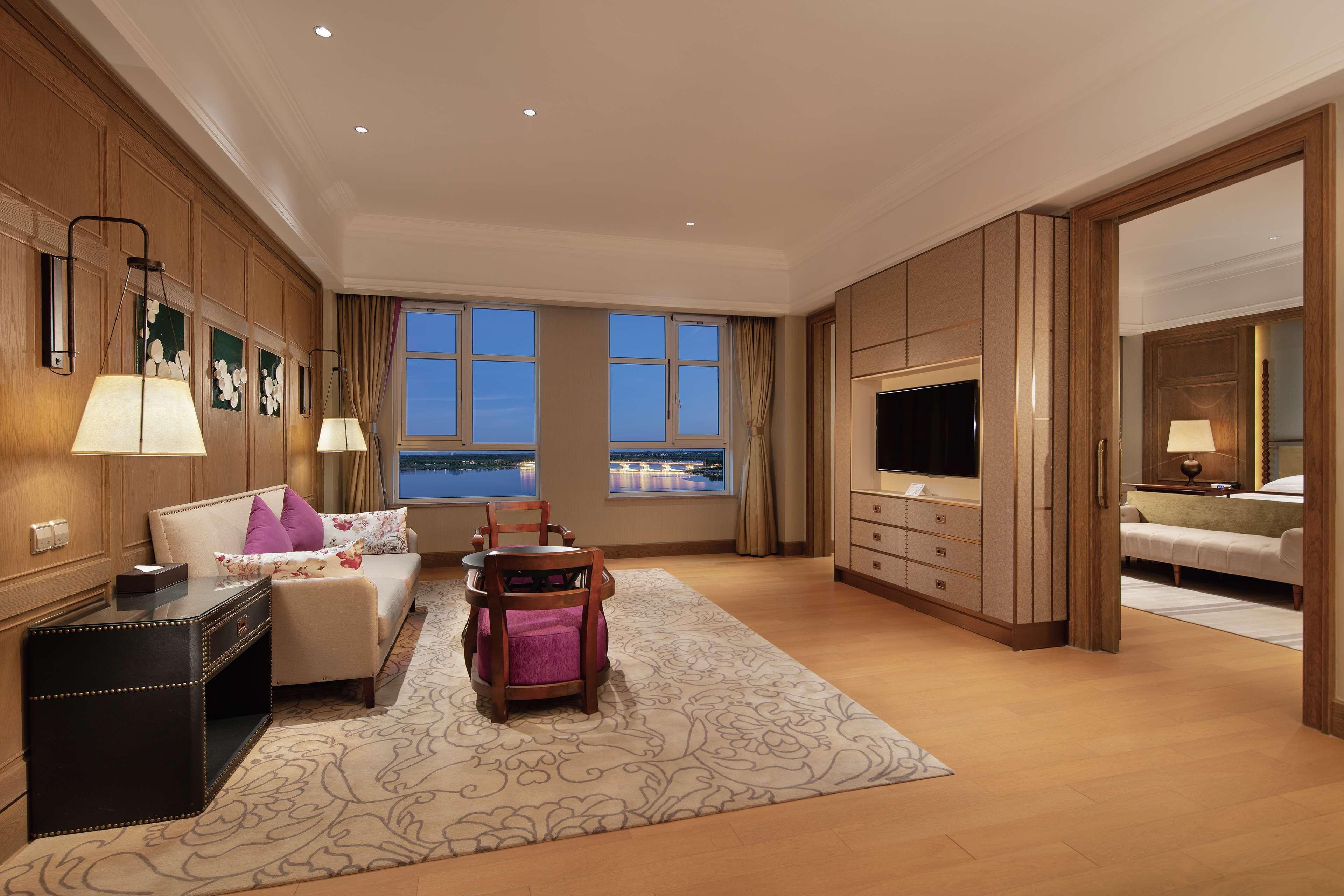 Hilton Wenan Hotel Langfang Bagian luar foto