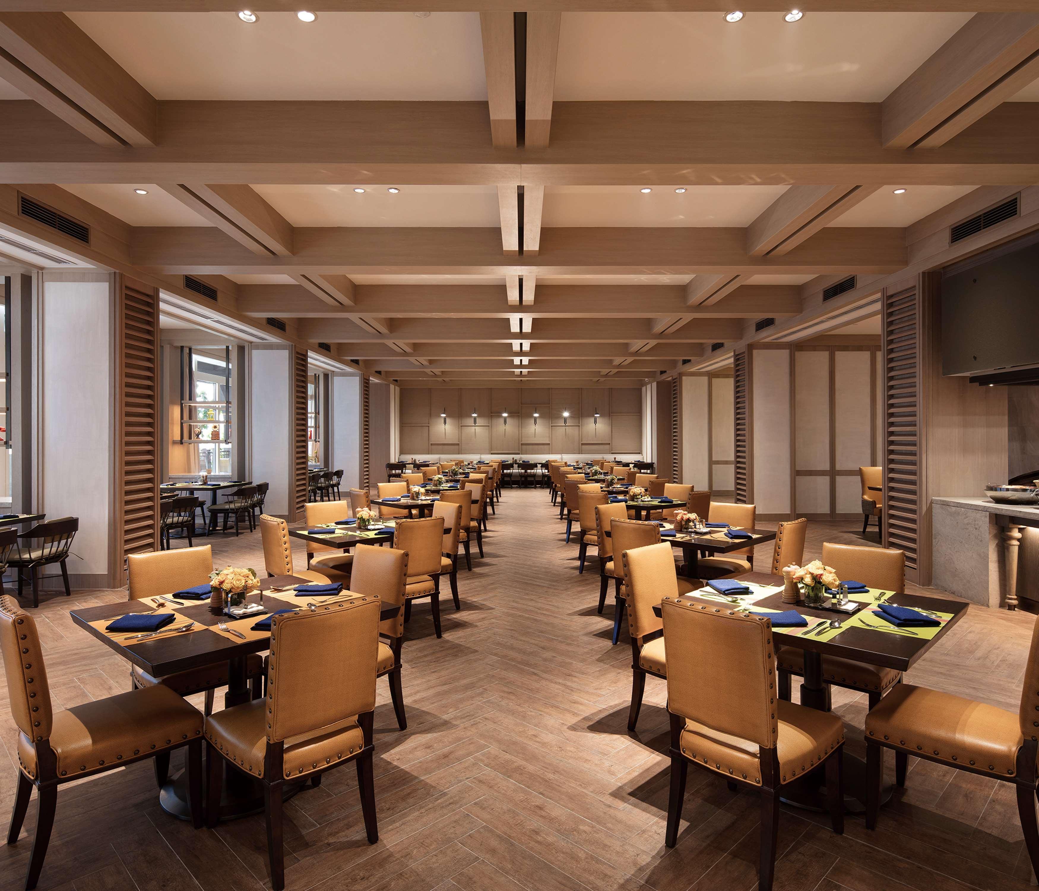 Hilton Wenan Hotel Langfang Bagian luar foto