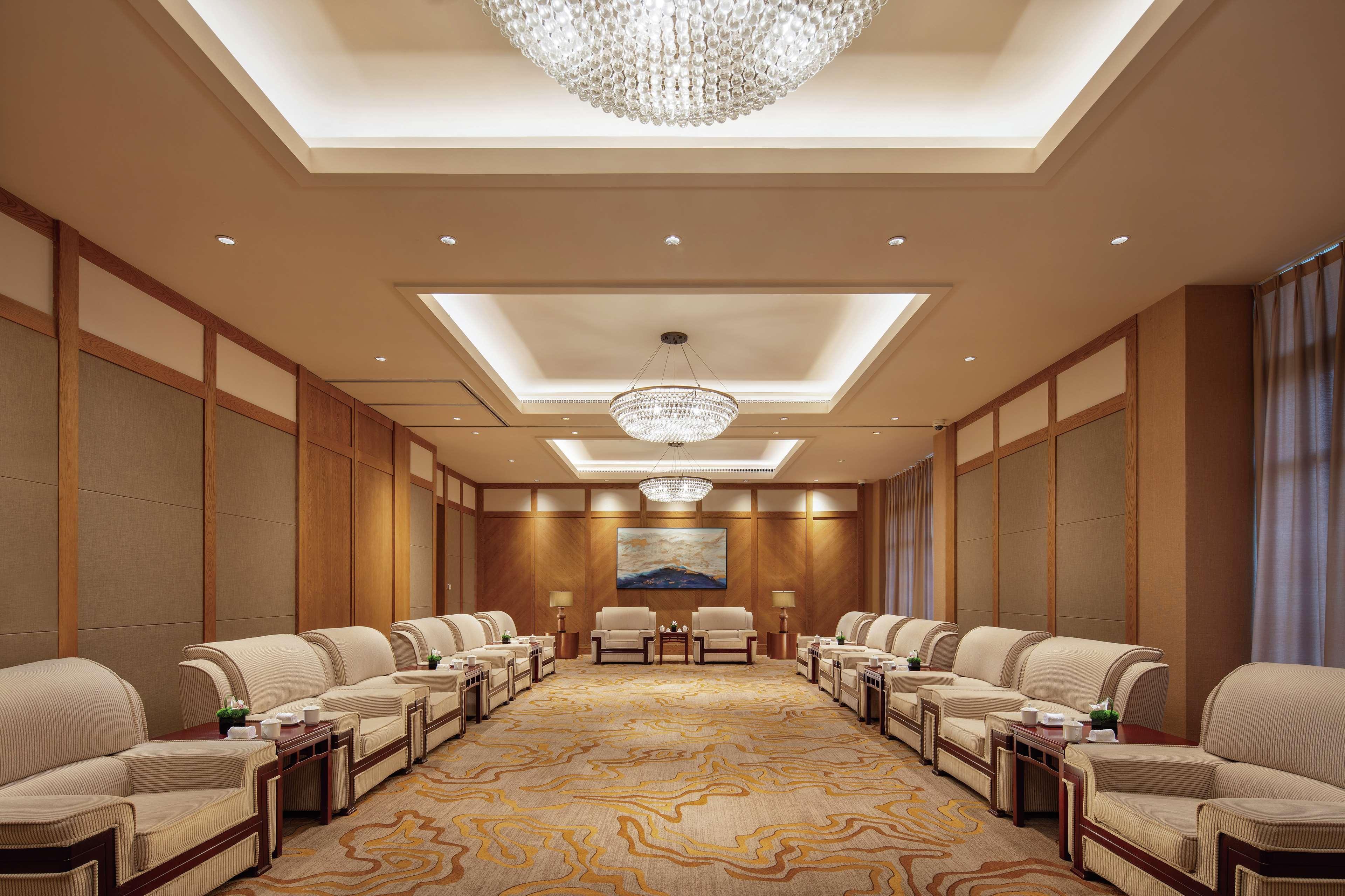 Hilton Wenan Hotel Langfang Bagian luar foto