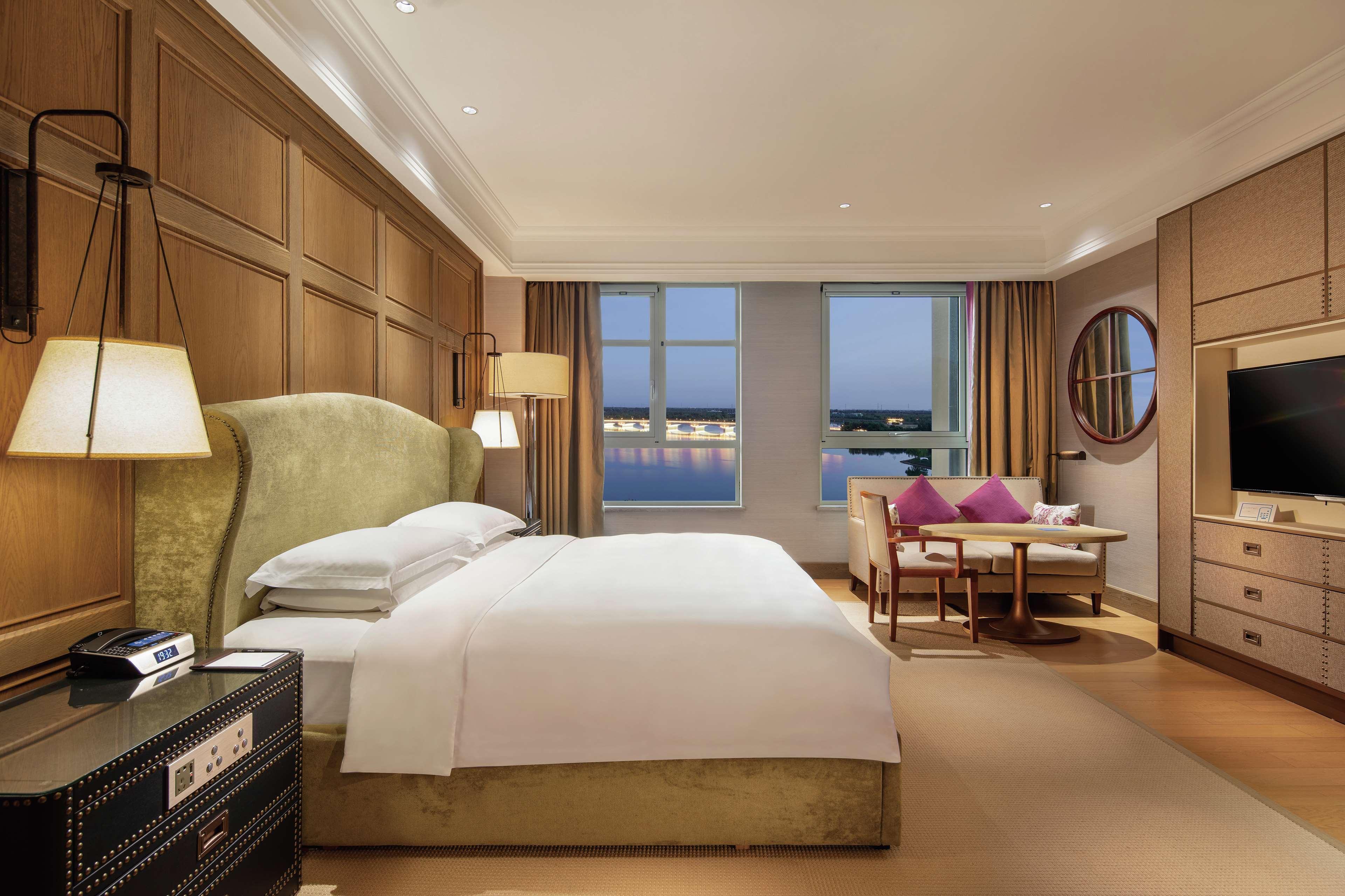 Hilton Wenan Hotel Langfang Bagian luar foto