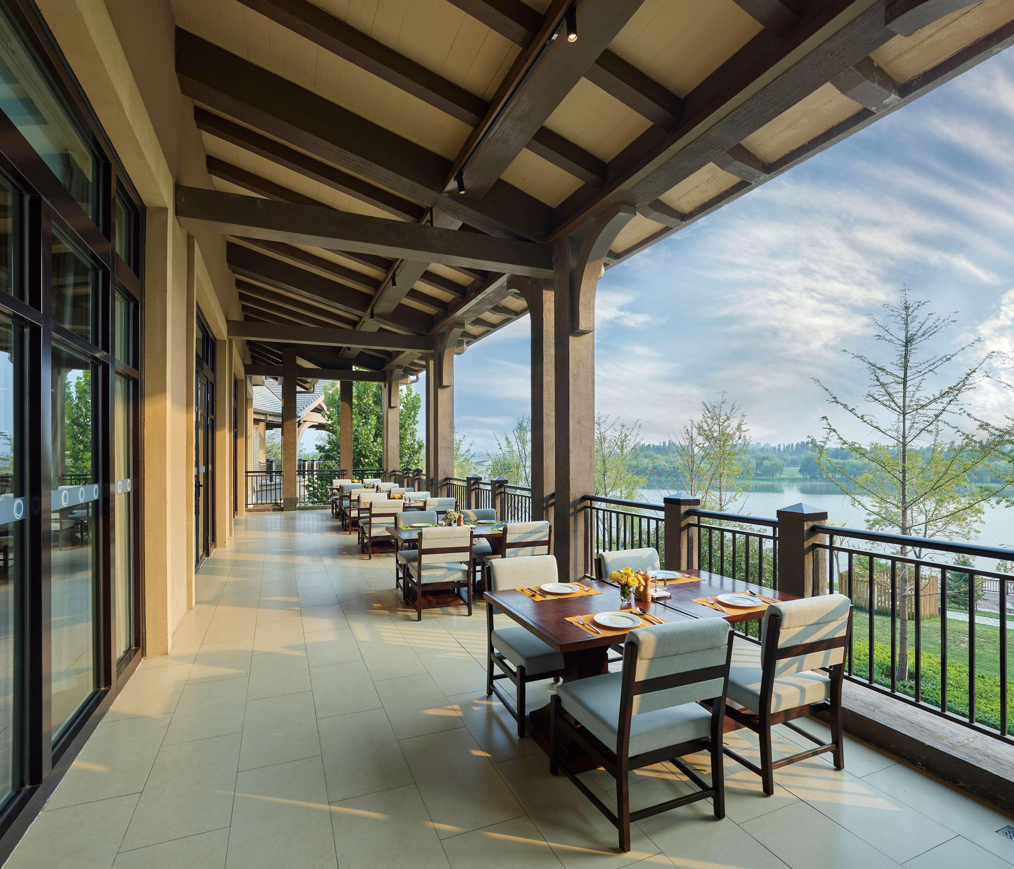 Hilton Wenan Hotel Langfang Bagian luar foto