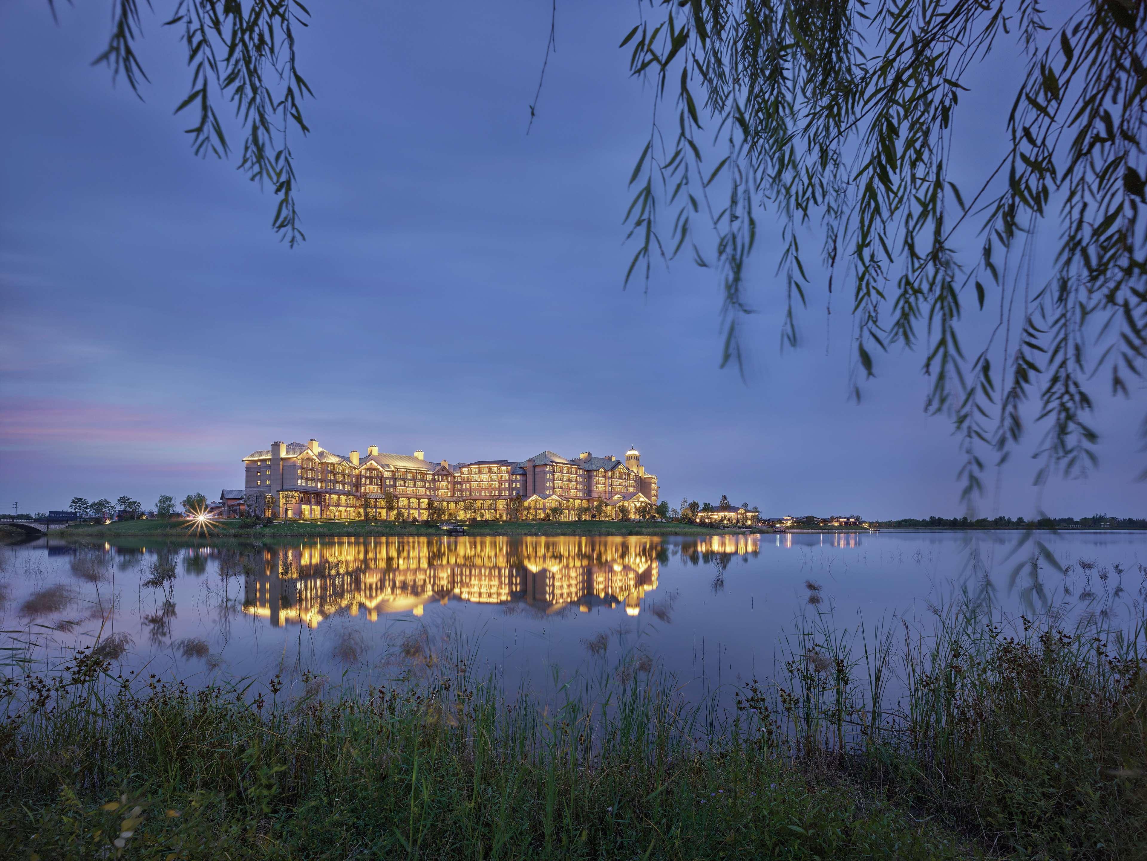 Hilton Wenan Hotel Langfang Bagian luar foto